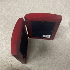 FORMA ダークレッド 二つ折りフォトフレームの画像