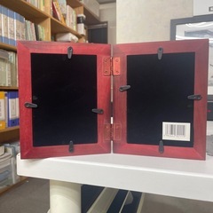 FORMA ダークレッド 二つ折りフォトフレームの画像