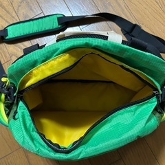 CHUMSショルダーバッグの画像