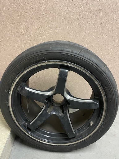 18インチ9.5Jヴァリノ　114.3  5h