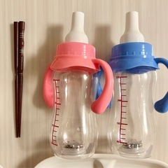 光る哺乳瓶（電球ソーダ用）、トレーニング箸、プレート皿などまとめての画像