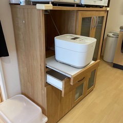 早いもの勝ち食器棚の画像