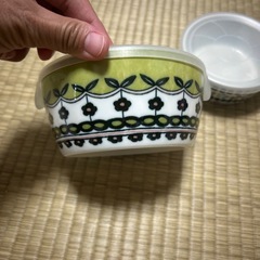 テーブルトークプレゼンツの陶器の保存容器の画像
