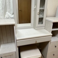 ドレッサーその他家具の画像