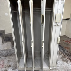清掃済み　扉付き 4連中古ロッカー 鍵付き の画像