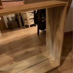 木製おしゃれな鏡の画像