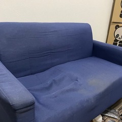 2人がけソファー2000円渡しますので回収して頂けないでしょうか。の画像