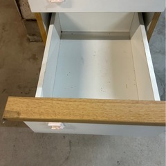 3段引き出しカウンターの画像