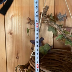 吊り下げカゴ　　花飾りの画像