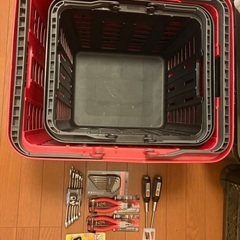 荷物入れ×5 工具多数の画像