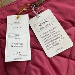【新品タグ付き】BECEキルティングジャケット フード付き ワインレッド　三越の画像