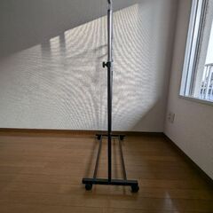 吊り下げハンガー一本の画像