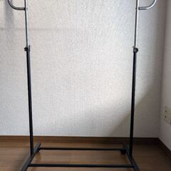 吊り下げハンガー一本の画像