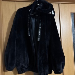黒のジャケットの画像