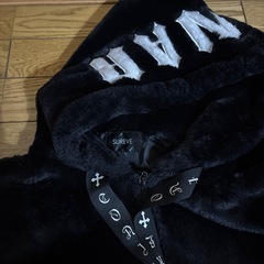 黒のジャケットの画像