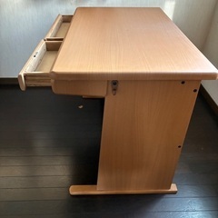 子どもの学習机の画像