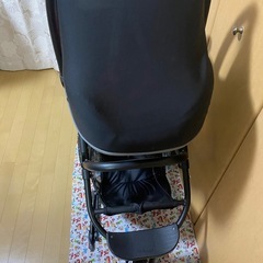 マキシコシ ペブル レッド チャイルドシート シートベルト固定の画像