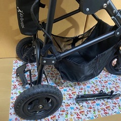 マキシコシ ペブル レッド チャイルドシート シートベルト固定の画像