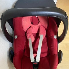 マキシコシ ペブル レッド チャイルドシート シートベルト固定の画像