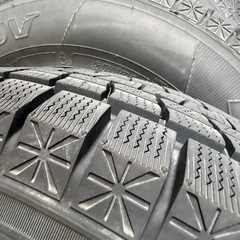 スタッドレスタイヤ4本  215/70r16  ホイール付きの画像