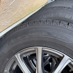 スタッドレスタイヤ4本  215/70r16  ホイール付きの画像