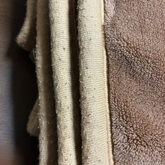 茶色い毛布　縁に 毛玉ありの画像