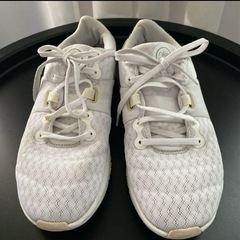 ナイキ　NIKE スニーカー　靴　23.5 白　レディースの画像