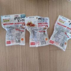 まかないスープ、肉巻きおにぎり、カレーメシ、豚丼の画像