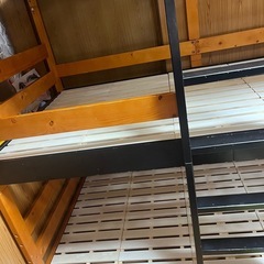 「省スペース木製三段ベッドの画像