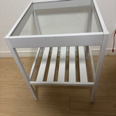 IKEA（イケア）のNESNA（ネスナ）ベッドサイドテーブル
の画像
