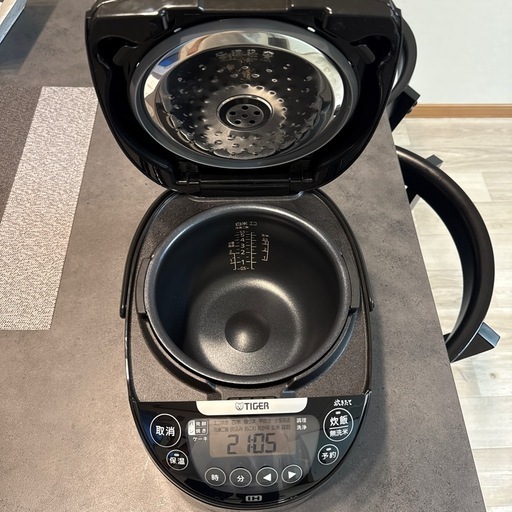 TIGER IH炊飯器　JPW−H100ブラック　5.5合
