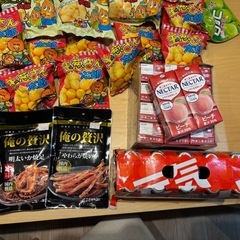 駄菓子沢山＆カップ麺＆ジュース類の画像
