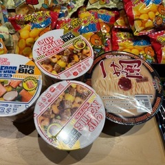 駄菓子沢山＆カップ麺＆ジュース類の画像