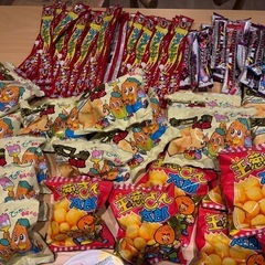 駄菓子沢山＆カップ麺＆ジュース類の画像