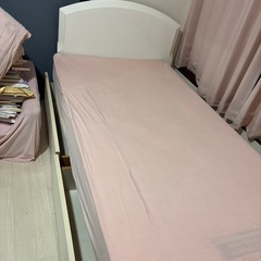 引っ越し処分中⭐︎シングルベッド　ホワイト　マットレス付きの画像