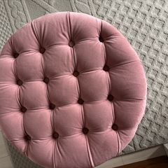 クラシカルデザインの収納スツール　　　　の画像