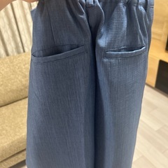 【新品未使用】ブルーワイドパンツの画像