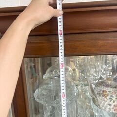 ガラスコレクションキャビネット（食器棚）　の画像