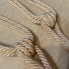 サンゲツ　カーテンタッセル　白2点セットの画像