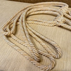 サンゲツ　カーテンタッセル　白2点セットの画像