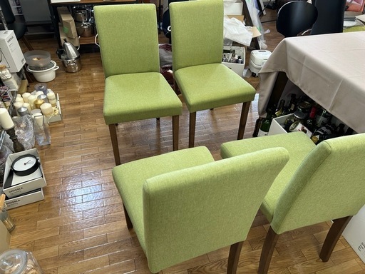 座り心地の良いモダンチェア4脚