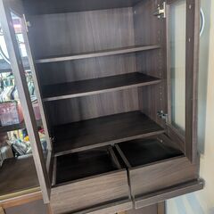 木製食器棚　観音開き　便利な収納引き出し付きの画像