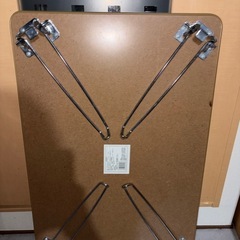 折りたたみテーブルの画像