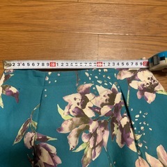 しっかりした生地のスカートの画像