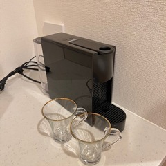 ネスプレッソ　コーヒーメーカー　コップ2個付きの画像