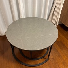 大理石リビングテーブルの画像