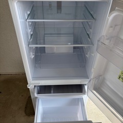 💥福岡市東区配送設置無料🌈　【⭐️全額返金保証⭐️】　シャープノンフロン冷凍冷蔵庫 （137L・つけかえどっちもドア) SJ-D14F-W の画像