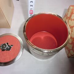 ③椿文、手箱、非売品〇資生堂、蓋と周りは資生堂マーク椿で金属性で立体感あります（画像４）、箱入り未使用ですがビンテージ品にご理解ある方のみ。★お手数をおかけしますプロフィール必読ですの画像