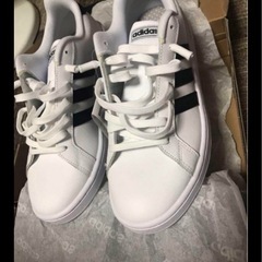 adidas アディダス　スニーカーの画像