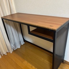 机と椅子セットの画像